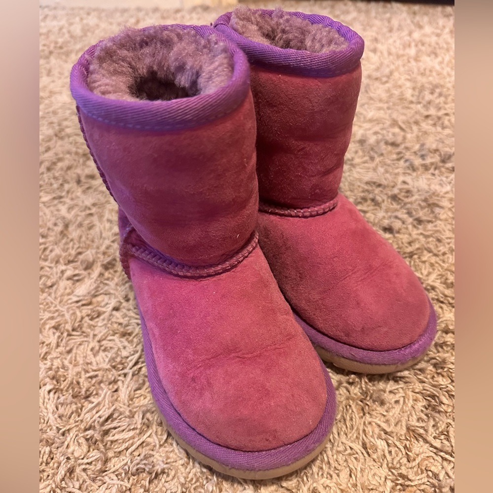 Cute Ugg boots. Size 8 . Good condition.